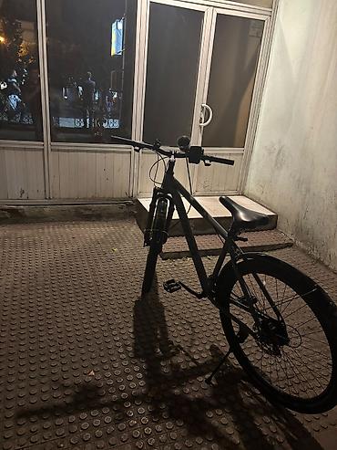 velosipet: Şəhər gedişləri üçün praktik velosiped - Rəng: qara, minimalist — 1