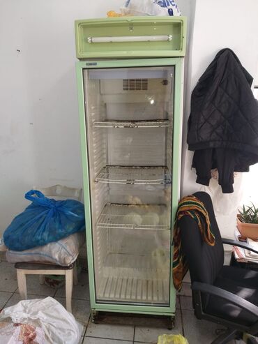 Biznes üçün program təminatı: Vitrin soyuducu tam islekdir Usda mali deyil. Qiymet 230 azn Unvan