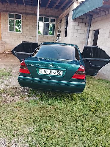 Mercedes-Benz C 200: 2 l | Sedan