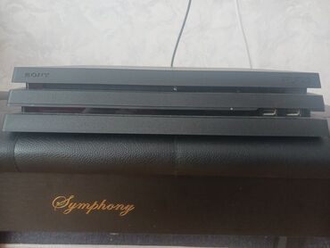 Sony Playstation 4 pro 1 TB 1 ay işlənib praşivka deyil iki pult elə