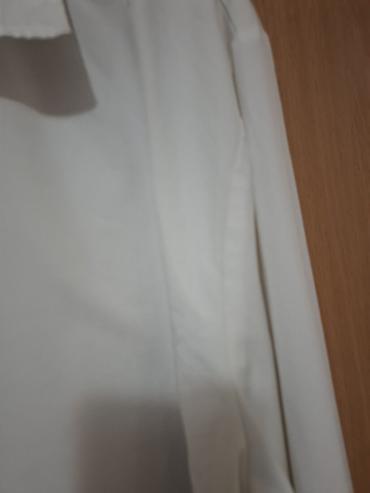 nove lepe: Bela košulja na dugmad, klasičnog kroja i sa dugim rukavima. - — 3