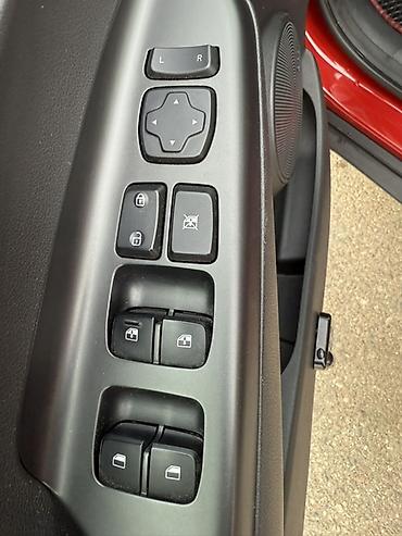 Hyundai: Hyundai Kona: 2019 г., 2 л, Автомат, Бензин, Кроссовер — 25