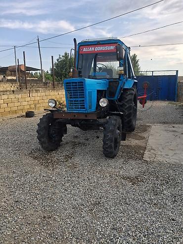 авто азербайджан: Mavi rəngli təkərli kənd təsərrüfatı traktoru, kabinalı. Ön və arxa — 3
