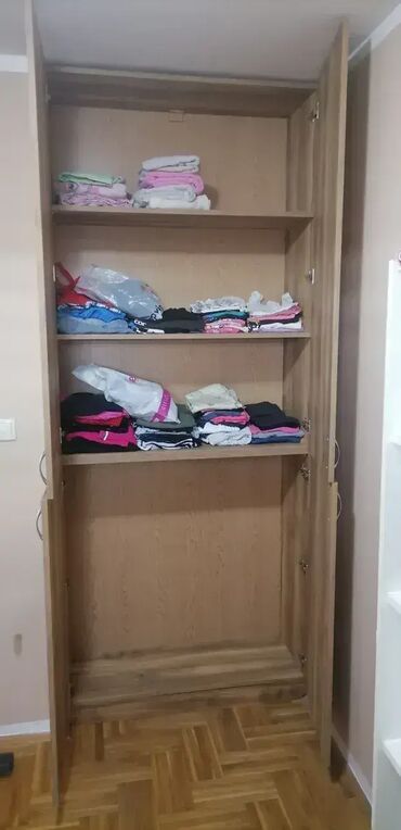 Ormari: Ormar 41 📌 Specifikacije: Materijal: Univer ploča Debljina: 18 mm — 9