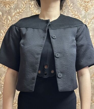 Серьги: Qısa qara jaket 1defe geyinilib - Model: qısa kəsimli, önü iki