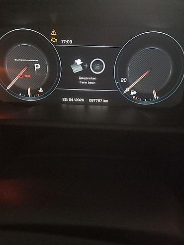 range rover on susesi: Range Rover Sport – ağ kuzov, qara dam və qara detallarla dinamik — 9