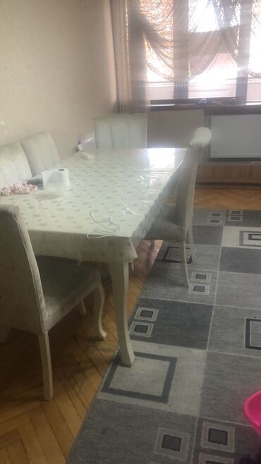стол и табуретки для кухни: Masa dəsti satılır 120₼. Yaxşı vəziyyətdədir. 6 oturcağı var.Ünvan