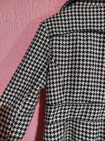 Kaputi: Prelep kaput marke Terranova, velicina S, postavljen. Malo nosen, kao — 10