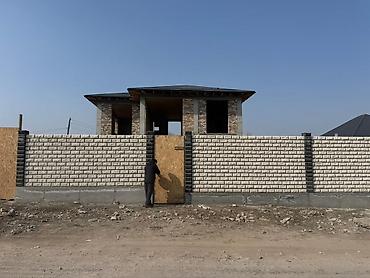 Продажа коттеджей и домов: Продаётся 2-этажный дом ПСО 📍 с. Кунтуу (всего 300 м от трассы) 📐 — 4