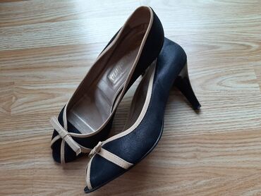 Sandale i japanke: Moderne zenske kozne sandale,brenda Bianco Molina,velicina 40