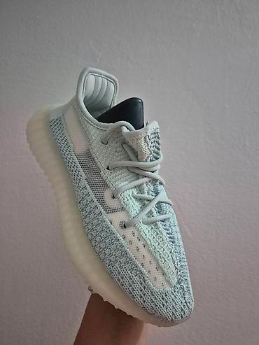 lil solid ez boje: Yezzy lepo odradjene
Urezan boost u djonu
36-48
3900 din — 6
