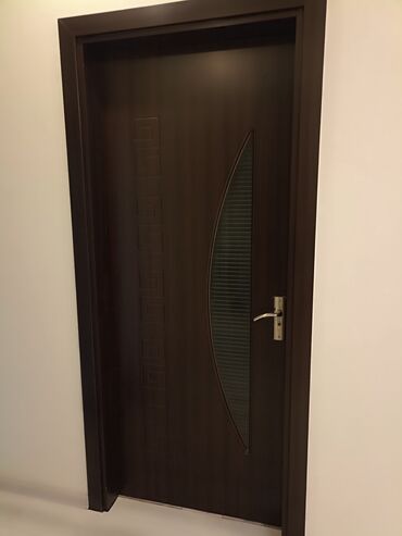 qapı rəngləri: Otaq qapıları satılır. 6 eded qapı var. 2 -si hamam, tualet +4-ü otaq