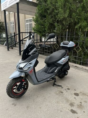 Скутеры: Скутер 150 куб. см, Бензин