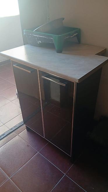 Mətbəx dolabları: Mətbəx dolabı - Ölçü: təxmini orta ölçülü, 2 qapılı korpus və 1 — 1