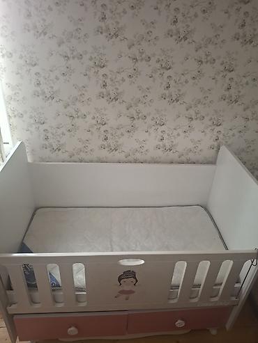 venera mebel: Uşaq beşiyi – ağ və çəhrayı dizayn - Material: laminat/MDF — 2