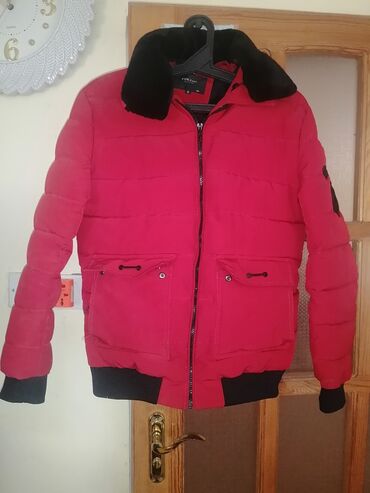 kisi geyimleri kurtkalar: Куртка XL (EU 42), цвет - Красный