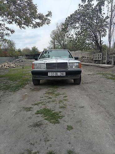 фургоны категории б: Mercedes-Benz 190E (W201) sedan - Kuzov: 4 qapılı sedan, gümüşü rəng — 9