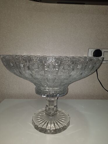 BYD: Bohemia kristal ayaqlı meyvə/qənd qabı - Material: Çexiya istehsalı