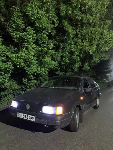машины вента: Volkswagen Passat: 1988 г., 1.6 л, Механика, Бензин, Седан
