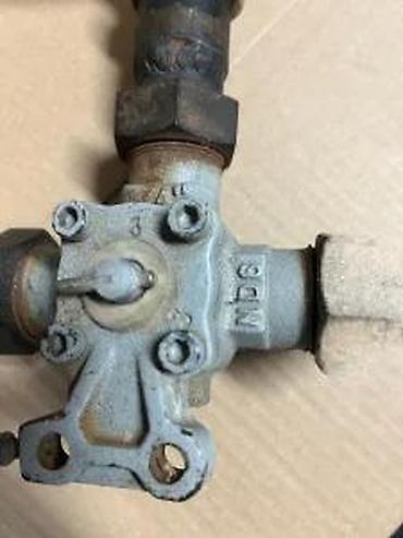 Ostale sanitarije: Industrijski set ventila i fitinga za gas/vodu Opis: - 2 kom — 8