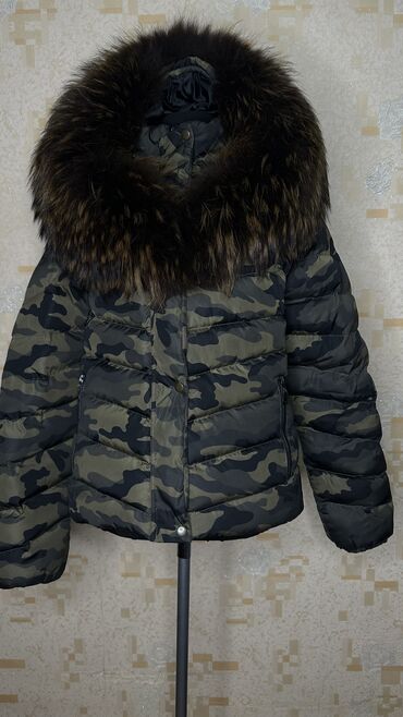 продаю зимняя куртка: Пуховик, S (EU 36), M (EU 38), L (EU 40)