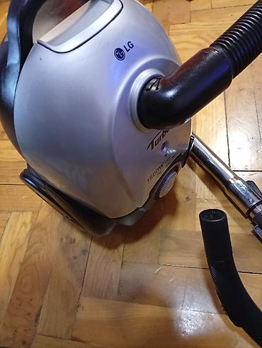 Klasični usisivači: LG usisivač sa kesom – model V-CP753RD Na Papirnu kesu. vuče kao — 2