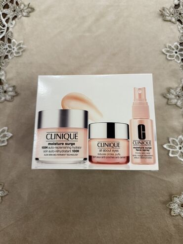 Təbii saçlar, pariklər: Kosmetik dəst, Clinique, 3 məhsul, Yeni, Ünvandan götürmə