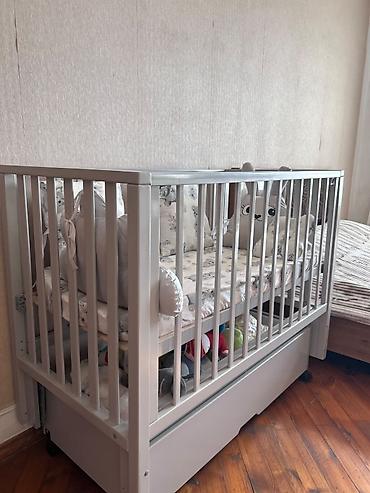 Uşaq beşiyi – boz rəng, klassik barmaqlıq dizaynı 550azn alinib 300azn