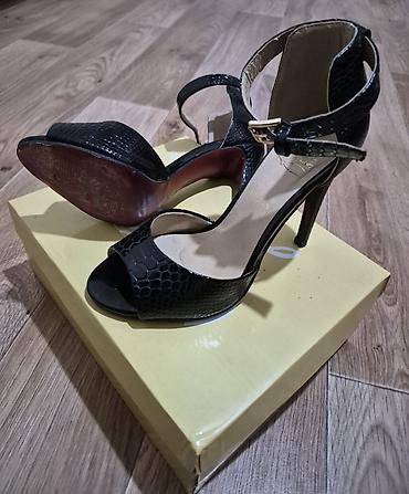 лабуьу: Босоножки, 37, Christian Louboutin, Новый, цвет - Черный, Самовывоз — 1