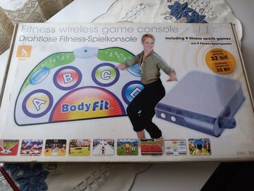 konzola sony playstation 5: Konzola sa 9 fitnes igara.
Radi besprekorno. Bez ostecenja