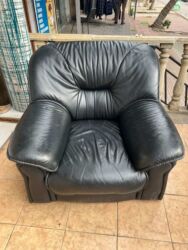 Qonaq otağı dəstləri: İşlənmiş, Kreslo, Dəri