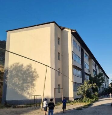 квартира моладая гвардия: 4 бөлмө, Менчик ээси, Жарым -жартылай эмереги бар