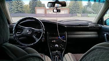 Унаа: Audi 100: 1993 г., 2.3 л, Кол менен иштөөчү, Бензин, Седан — 5