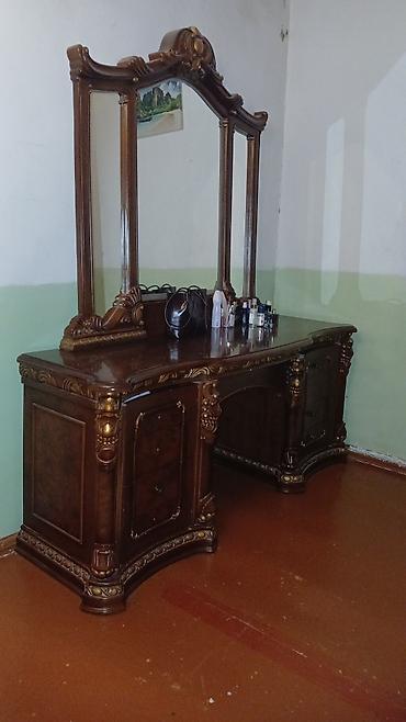 Mebel: Klassik üslubda yataq otağı mebel dəsti - Massiv ağac görünüşlü tünd — 2