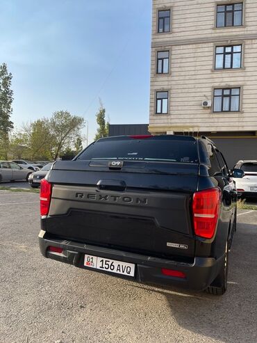 Другие автомобили: Черный (рамный) внедорожник Rexton 2019г. 2.2 турбо дизель. Камеры — 8