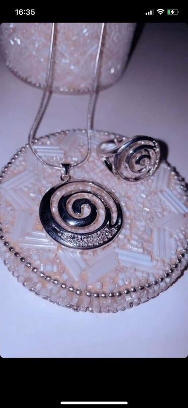 Setovi nakita: Kompleti nakita
Cena 1500din — 7