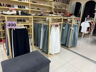 гардеробные вешалки: Продаются 3 кронштейна для одежды Прочные металлические стойки из