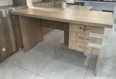 стол в кабинет: Для сотрудника, Угловой стол