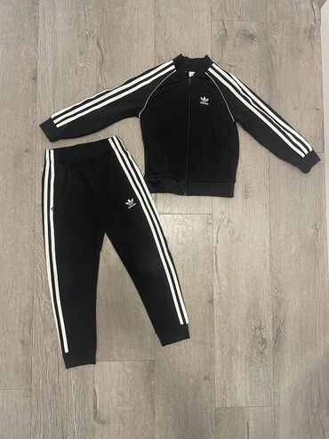 velicine bebi odece: Adidas, 122-128, Bez dezena