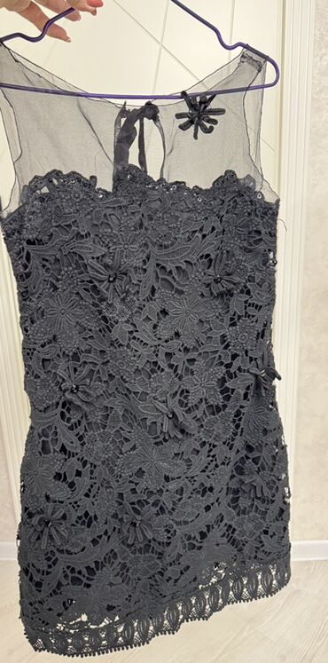 Dəstlər, kostyumlar: Qadın geyimləri 1) Bej rəngli trikotaj dəst – 10 AZN - V-yaxa — 11