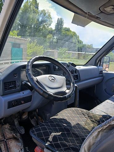 эшке: Жеңил жүк ташуучу унаа, Mercedes-Benz, Стандарт, 2 т, Колдонулган — 3