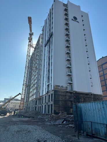 меня дом на квартиру: 3 бөлмө, 100 кв. м, Элитка, 15 кабат, ПСО (өзү оңдоп түзөтүп бүтүү үчүн)