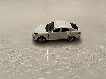 Oyuncaqlar: Ağ rəngli metal oyuncaq maşın – sedan tipli idman üslubunda model — 3