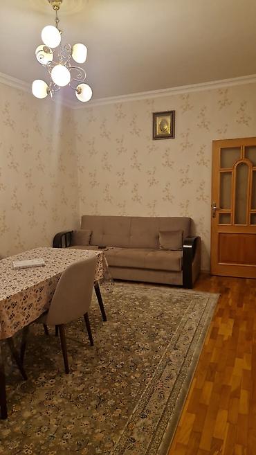 7ci mk: Kirayə 2 otaqlı, tam mebelli və texnikalı mənzil. - Qonaq otağı — 10