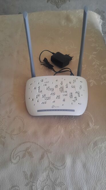 wifi modem: "Wi-Fi" satılır. 2 Anten. Heç bir problemi yoxdur