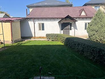 Продажа коттеджей и домов: Просторный двухэтажный дом с ухоженным зеленым участком. - — 34