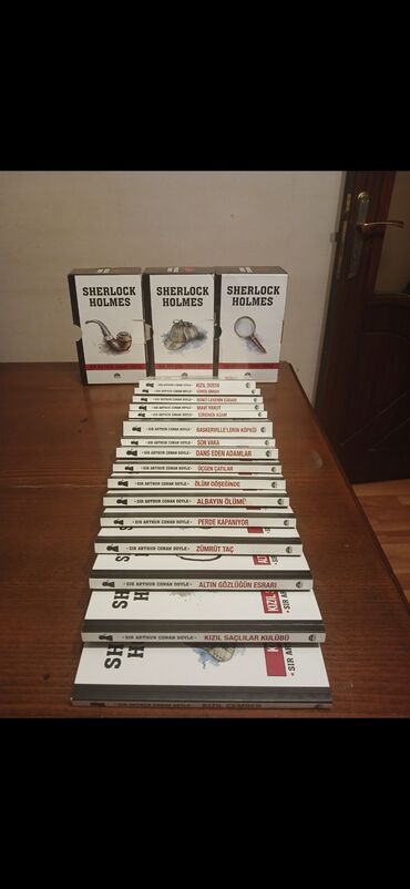 Bədii ədəbiyyat: Sherlock Holmes kitab seriyas tek-tek 5 manat 2 kitab 9 manat 5 kitab