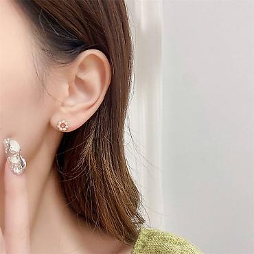 серги на уши: Серьги сөйкөлөр Г - цветочки ✨ Эти нежные серьги в форме цветка из — 3