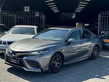 Toyota Camry: 2022 г., 0.5 л, Автомат, Электромобиль