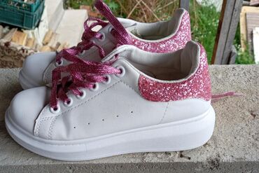 cvetic snala: Alexander McQueen, 36.5, color - White at lalafo.rs cvetic snala: Alexander McQueen, 36.5, color - White